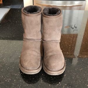 Ugh women’s classic II short winter boots